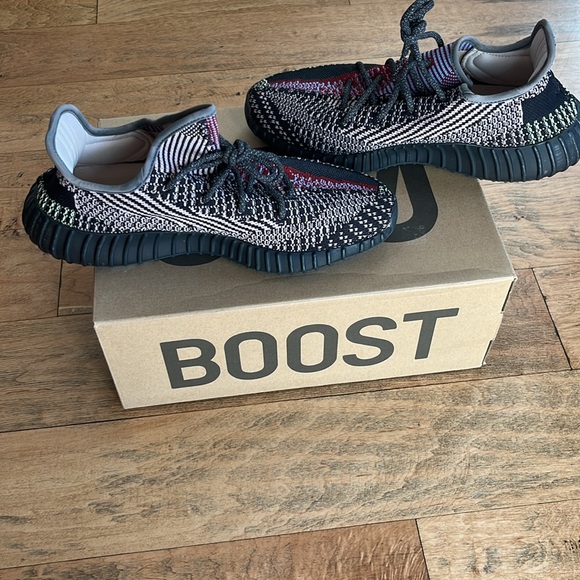 Yeezy Boost 350 V2 'Yecheil Reflective' - Picture 6 of 6